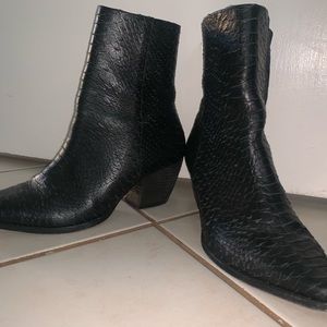 Caty 7.5 snake skin boots/booties w/ heel